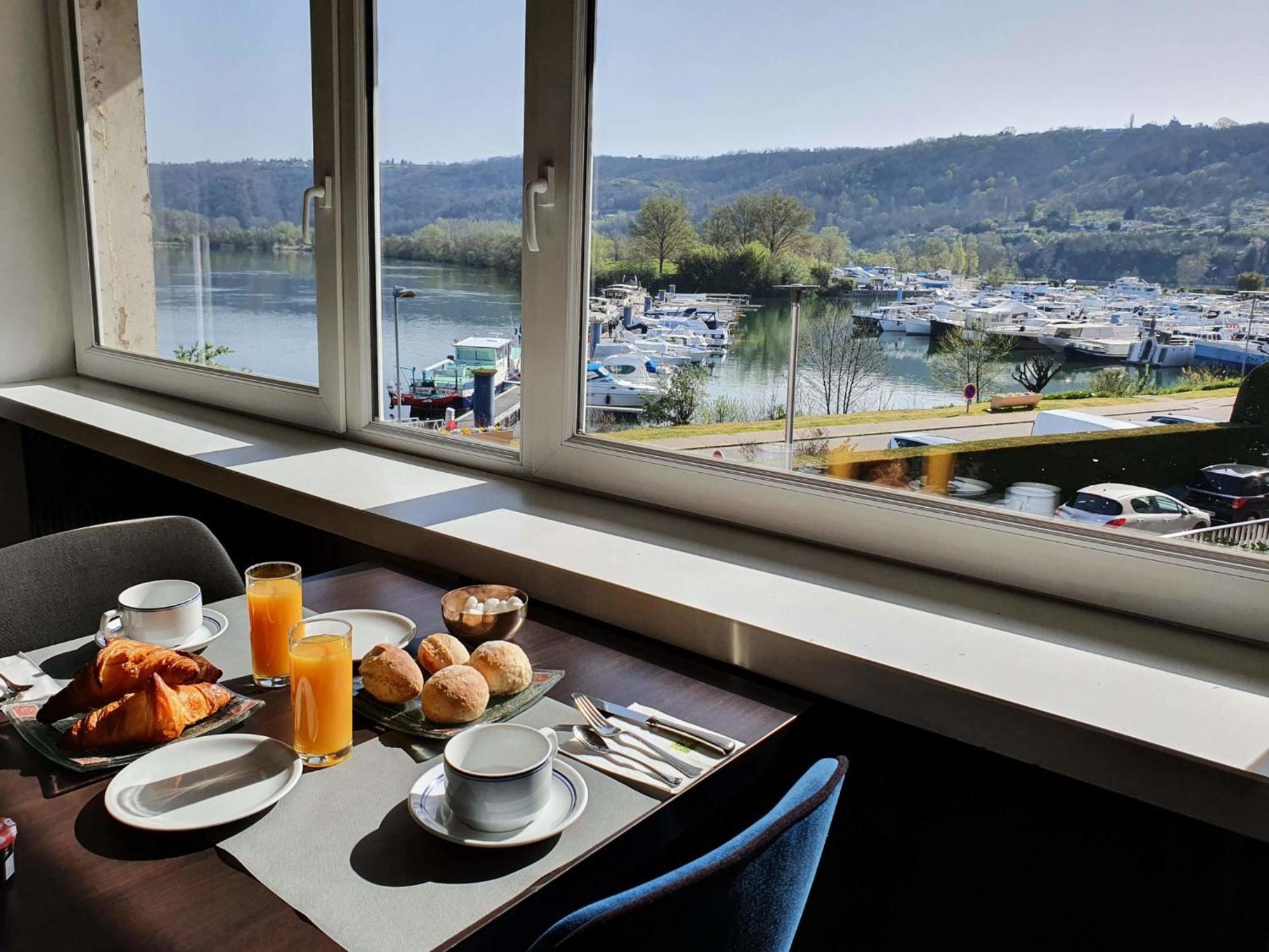 Hotel Le Bellevue Les Roches-de-Condrieu Eksteriør billede